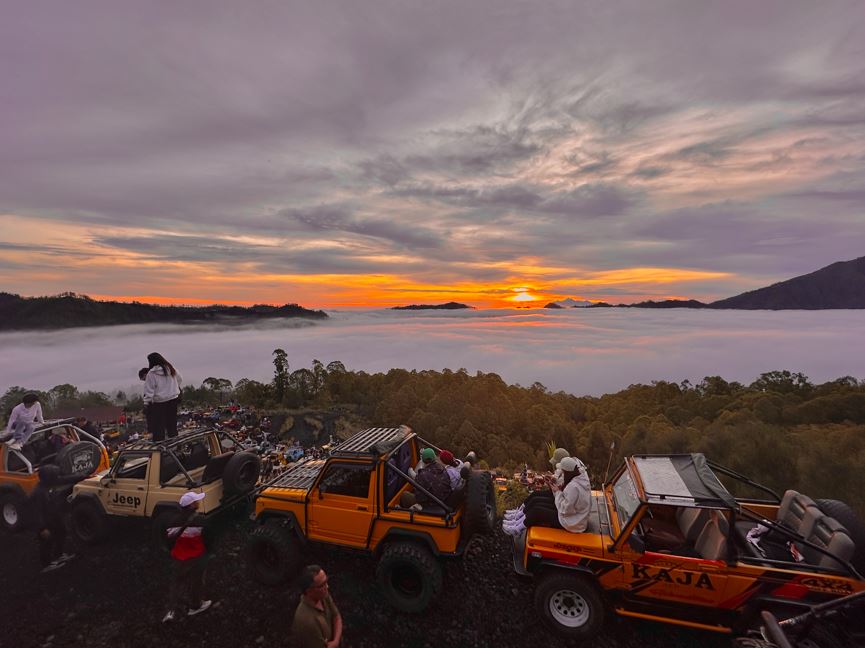 발리 바투르산 선라이즈 + 블랙 라바 지프 투어 (Batur Sunrise & Black Lava Tour)