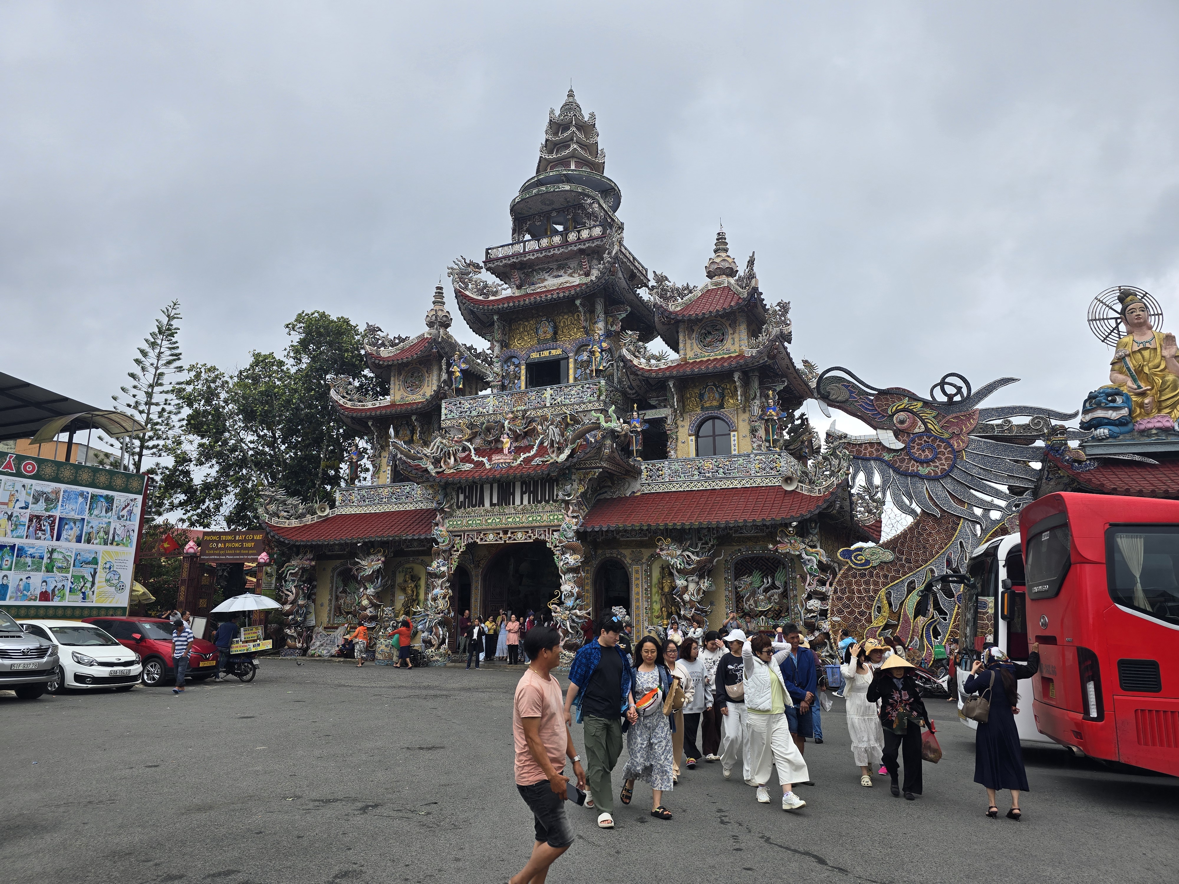 린푸억 사원 